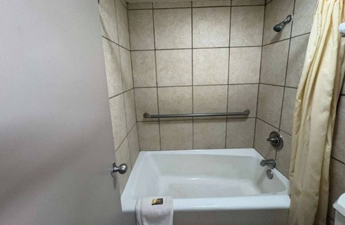 Ludington Hotel | American Inn by Hotel O Selma US 80