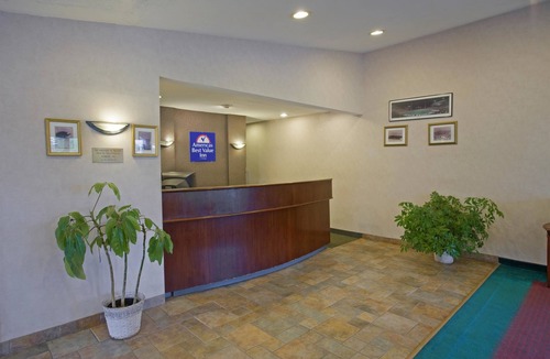 Lansing Hotel | Americas Best Value Inn Lansing