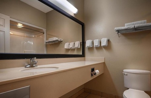 Wiggins Hotel | Americas Best Value Inn Wiggins