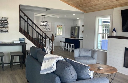 Dadeville House | Anchors Away- Enjoy our 3bedroom/3bath home on the lake!