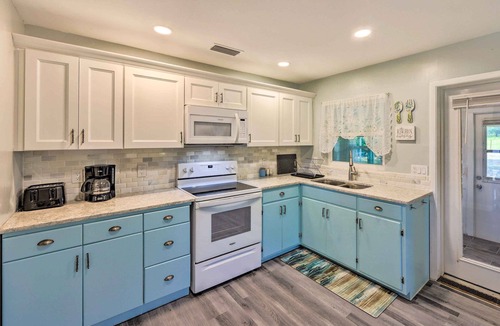 Crescent City Cottage | Angler's Haven in Crescent City w/Boats & Dock