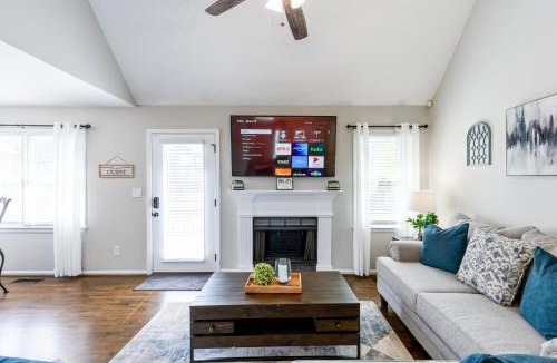 Cartersville House | Animal Friendly 3BR Stylish Escape, Near LakePoint