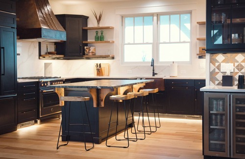 Williamsburg House | Ann Riley Farmhouse Yuba Vineyards