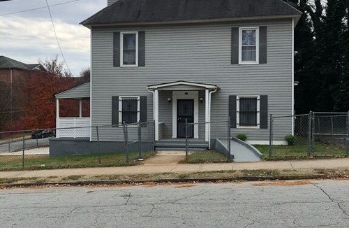 Atlanta University Center Apartment | Apt-102 Large Atlanta University Center 4 Bedroom Apartment