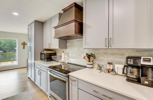 Little Kowaliga House | 'Arcade Cove' - Renovated Lake Martin Home w/Dock