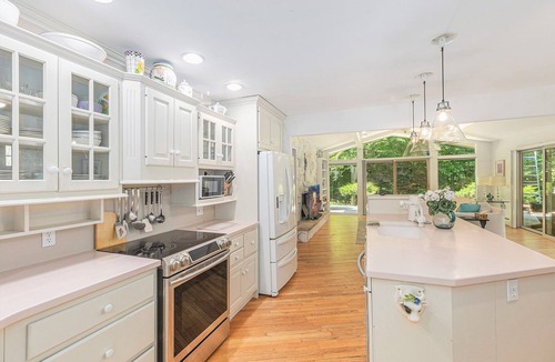 Bear Lake House | 🏡 Arcadia Bluffs Ranch – 46 Acres of Serenity | Near Lake MI Boat Parking ➠ 3528