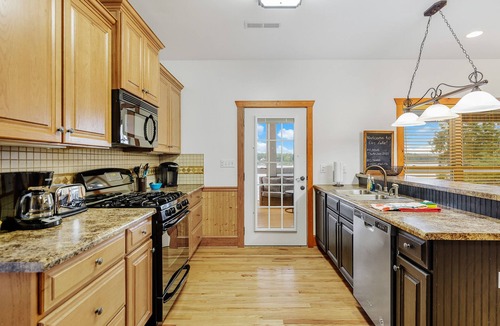 Crane Hill House | Arches - Artisan home on the main body of the lake, 2 covered boat slips