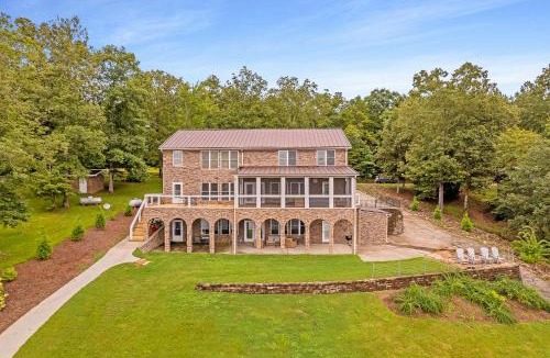 Crane Hill House | Arches - Artisan Home On The Main Body Of The Lake, 2 Covered Boat Slips