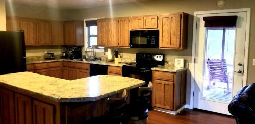 Calico Rock House | Arkansas River Paradise: Cabin with Large Deck Overlooking Breathtaking Views