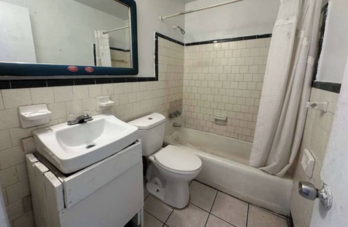 Edgewood Hotel | Arrow Motel By Oyo Near Downtown