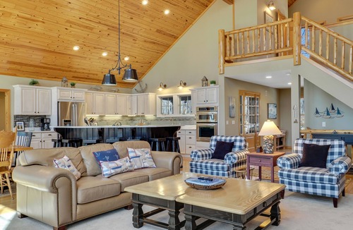Birchwood Farms House | Arrowhead Summit | Month long rentals | Hot Tub | Sleeps 20