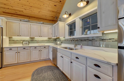 Birchwood Farms House | Arrowhead Summit | Month long rentals | Hot Tub | Sleeps 20