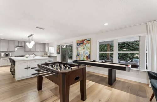 Ponte Vedra House | Art Inspired Coastal Retreat in Ponte Vedra Near Beach Ideal for Families