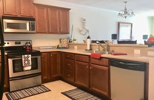 Alexander City Condo | Ask about last minute discounts. 3 BR condo with dedicated boat slip & pool!
