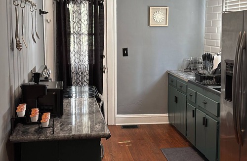 West End House | ATL Movie House, Theater Room, Sleeps9, Near Downtown