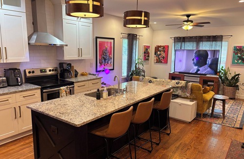 Pittsburgh House | Atlanta Artist Retreat 2br w/Private Patio + Parking
