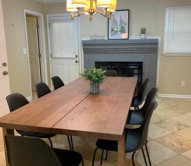 Stone Mountain House | Atlanta Family Retreat Stylish 4BR Sleeps 8
