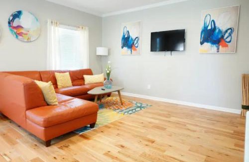 Summerhill House | Atlanta Unit 1 Room 3 - Cheerful Private Bedroom & Bathroom