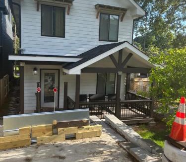 Summerhill House | Atlanta Unit 2 Room 1 - Quiet Private Bedroom Private Bathroom