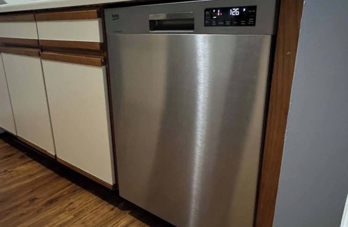 Auburn Condo | AU Condo Getaway Across From Vet School - Kitchen, Pools, Queen BR, Pets Welcome