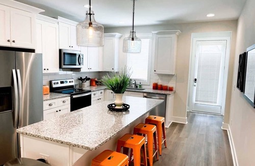 Auburn House | Aubie’s Favorite Place near Campus and Tiger Town with 2 King & 2 Queen beds