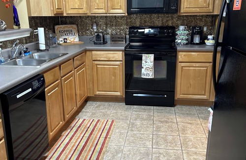 Auburn Condo | Auburn First Floor Condo. Walking Distance To Jordan Hare and Auburn Arena