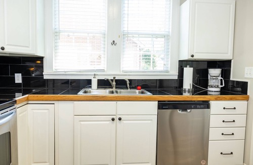 Opelika Cottage | Auburn Game Day Retreat 2BR Home Sleeps 4 Near Downtown Opelika