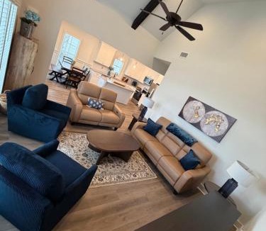 Opelika House | Auburn, Opelika Sleeps 8, close Auburn University