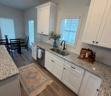 Opelika House | Auburn, Opelika Sleeps 8, close Auburn University
