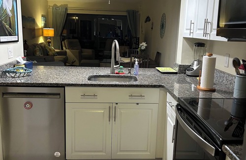 Ventura Condo | Aug-Oct 2026-Sunny, Quiet .Main floor ,Gated, WiFi-GOLF-pools, 30 to universal