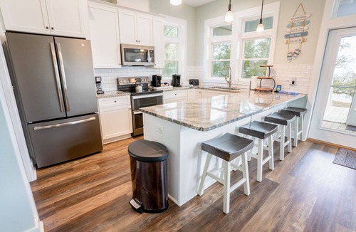 Magnolia Bluffs House | August 2026 Big Savings! Quiet, Bayfront Seclusion w/Pond, Dogs Welcome!