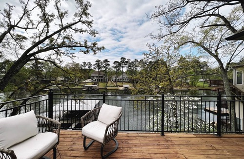 Lakeland House | August Price Drop! 4 bed, 4 bath Luxury home on Lake Hamilton.