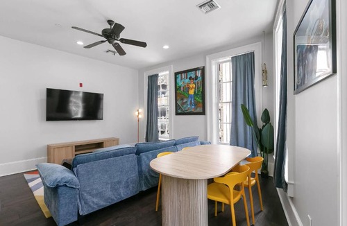 Central Business District House | Authentic NOLA Brass Suite Ideal for Family