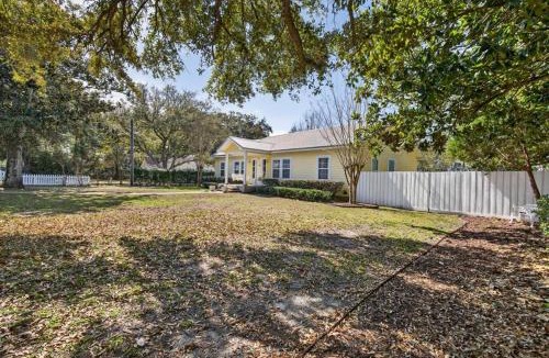 Biloxi House | Authentic Ocean Springs Cottage Walk Downtown