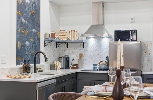 Downtown Jacksonville Apartment | Aviator Inspired 1BR at the Raven Pool