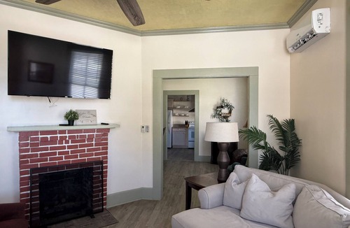 Palatka Cottage | Azalea Cottage – Walk to Riverfront & Downtown, Boat-Friendly Driveway