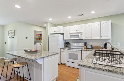 Smith Mountain Estates House | Babo's Bungalow on Lake Martin