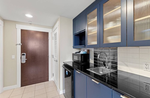 Baytowne Wharf Condo | Bahia Studio at Baytowne Wharf! Overlooks Tropical Pool, Hot Tub, Beach Tram!