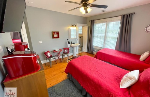 Tuscaloosa Hotel | Bama Bed and Breakfast - Sweet Home Alabama Suite