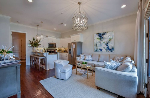 Tuscaloosa House | Bama Getaway - Walk to Downtown & Campus! Luxurious and cozy furnishings!