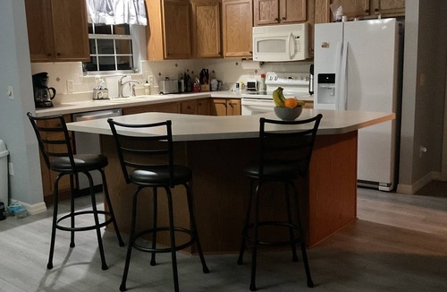 Chatham House | Bargain prices. Two king and one queen bed. Pet friendly. Golf cart included.