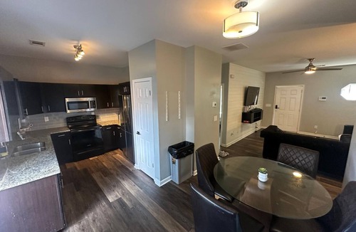 Southwestern Apartment | Basic 4BR 6Beds Home 15 Mins Airport ATL Sleeps 8