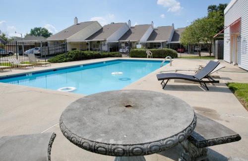 Westminster House | Baton Rouge Townhome w/Pool Access - 7 Mi to LSU!
