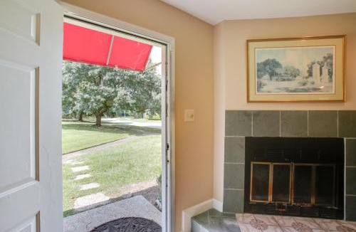 Westminster House | Baton Rouge Townhome w/Pool Access - 7 Mi to LSU!