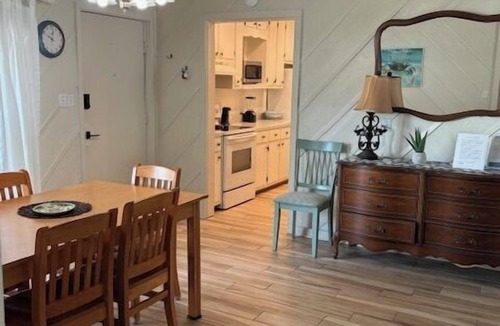 Lillian House | Bay House, Pier, Gulf Access Pet Friendly 3 Bedrooms & enclosed sunroom sleep 12