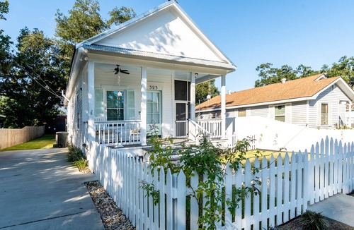 Bay St Louis Cottage | Bay St. Louis Cottage located less than a mile from Downtown!