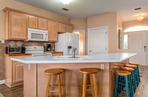 Silver Cay House | Bayfront, amazing views, waterside decking, close to everything! – Sunscape