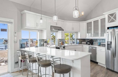 Mary Esther House | Bayfront Home , Pet-Friendly, Boat Access, Gorgeous Views & Relaxation! - Pirate's Cove