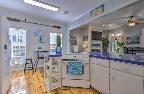 Dauphin Island House | Bayfront Home with Kayaks, Paddleboards and Bikes