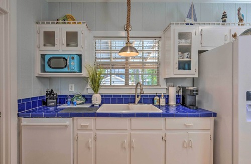 Dauphin Island House | Bayfront Home with Kayaks, Paddleboards and Bikes